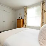 Veeve - Clapham Garden
