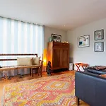 Veeve - Clapham Garden